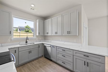 New construction Single-Family house 2600 San Gabriel Drive, Granbury, TX 76048 - photo 13 13