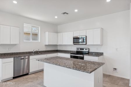 New construction Single-Family house 28283 N Platinum Drive, San Tan Valley, AZ 85143 - photo 8 8