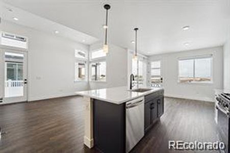 New construction Townhouse house 1244 S Algonquian Street, Aurora, CO 80018 - photo 5 5