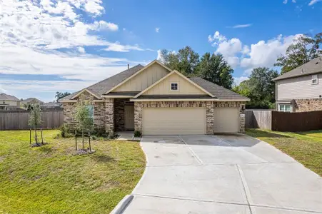 New construction Single-Family house 696 W Linnwood Drive, Woodbranch, TX 77357 - photo 0 0