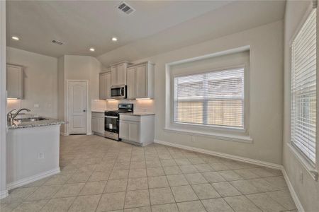 New construction Single-Family house 8431 Bay Orchard Drive, Baytown, TX 77521 The Canterbury- photo 5 5
