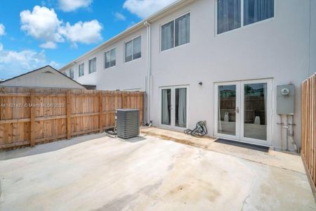 New construction Townhouse house Homestead, FL 33032 - photo 12 12