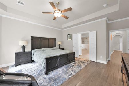 Oversized primary bedroom and en-suite bathroom