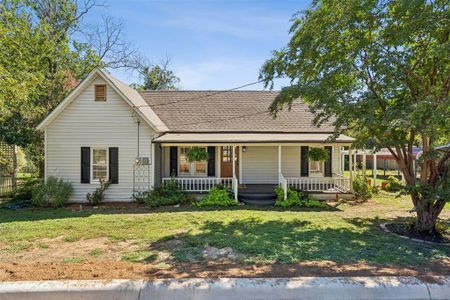 New construction Single-Family house 114 N Dubellette Street, Weatherford, TX 76086 - photo 0