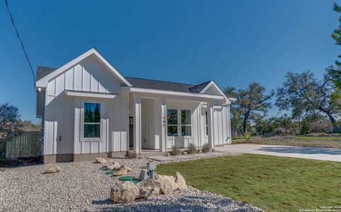 New construction Single-Family house 785 Mockingbird Cove, Spring Branch, TX 78070 - photo