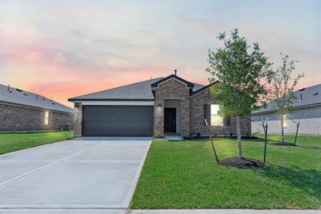 New construction Single-Family house 1053 Great Barracuda Lane, Alvin, TX 77511 The Kingston- photo 1 1