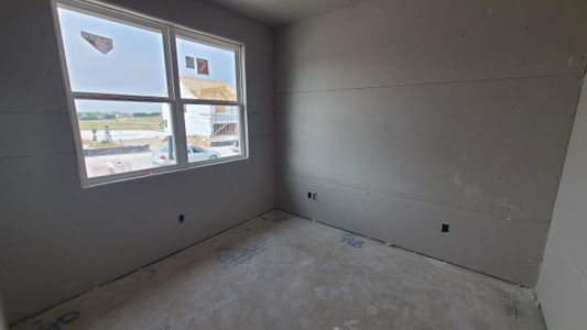 New construction Single-Family house 919 Palo Brea Loop, Hutto, TX 78634 Livingston Homeplan- photo 36 36