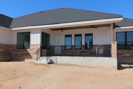 New construction Single-Family house 105 Ash Parkway, La Vernia, TX 78121 - photo 35 35