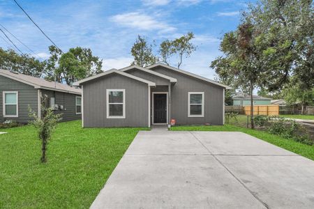 New construction Single-Family house 7966 Safebuy Street, Houston, TX 77028 - photo 0