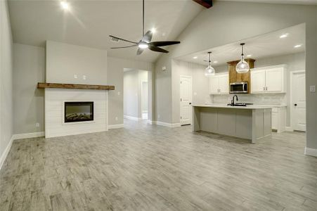 New construction Townhouse house 234 Legacy Boulevard, Weatherford, TX 76085 The Startford II- photo 1 1