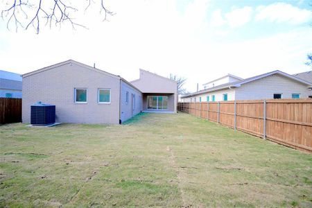 New construction Single-Family house 526 English Street, Irving, TX 75061 - photo 37 37