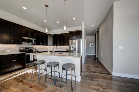 New construction Townhouse house 255 High Point Drive, Longmont, CO 80504 - photo 16 16