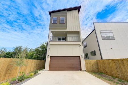 New construction Single-Family house 933 E 40 1/2 St, Houston, TX 77022 - photo 0