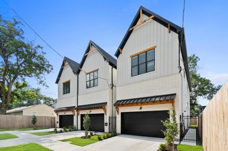 EAST 39TH STREET FARMHOUSES. BEAUTIFUL NEW CONSTRUCTION HOMES IN INDEPENDENCE HEIGHTS.