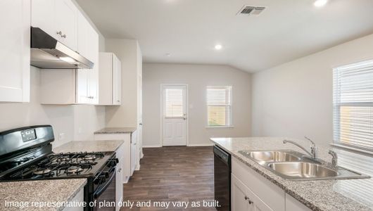 New construction Single-Family house 104 Middle Green Loop, Floresville, TX 78114 - photo 7 7