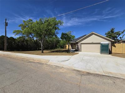New construction Single-Family house 1105 King Street, Weatherford, TX 76086 - photo 1 1