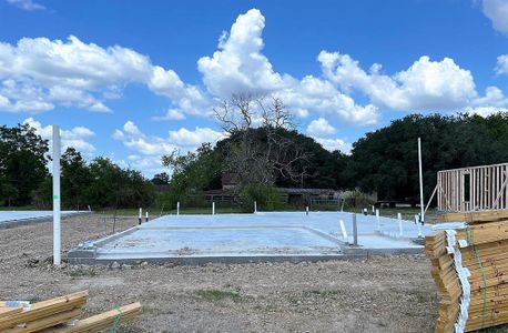 New construction Single-Family house 11 Greenbriar Loop, Angleton, TX 77515 - photo 1