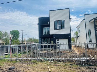 New construction Single-Family house 7998 Kenton Street, Houston, TX 77028 - photo 0 0