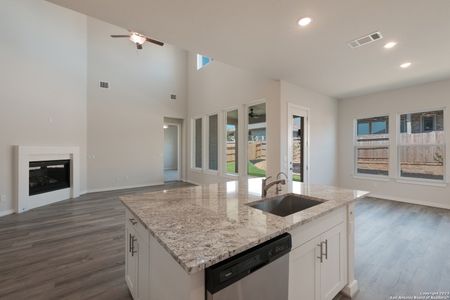 New construction Single-Family house 2240 Sur Avenue, New Braunfels, TX 78132 - photo 30 30