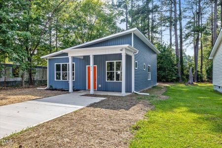 New construction Single-Family house 812 East Street, Smithfield, NC 27577 - photo 1 1