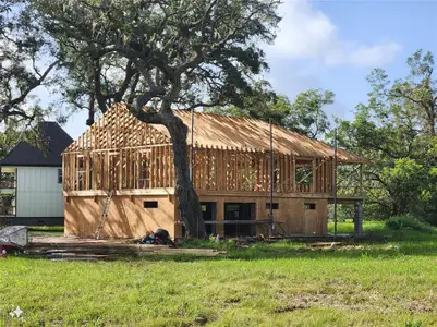 New construction Single-Family house 375 Horse Shoe Trail, Angleton, TX 77515 - photo 0