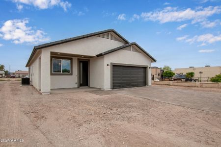 New construction Single-Family house 8709 W Reventon Drive, Arizona City, AZ 85123 - photo 3 3