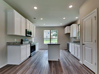 New construction Single-Family house 708 Crystal River Road, Conroe, TX 77316 - photo 6 6