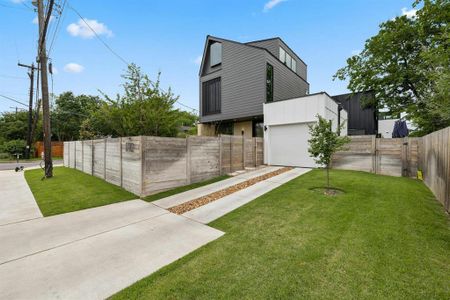 New construction Single-Family house 1710 Kinney Ave, Austin, TX 78704 - photo 1 1