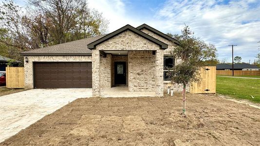 New construction Single-Family house 211 Thomas Street, Terrell, TX 75160 - photo 0