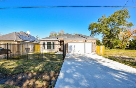 New construction Single-Family house 4605 Larkspur Street, Houston, TX 77051 - photo 1 1