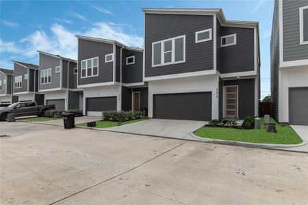 New construction Single-Family house 9634 Habitat Street, Houston, TX 77075 - photo 2 2