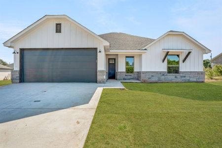 New construction Single-Family house 4913 Waterfeild Drive, Granbury, TX 76048 - photo 0