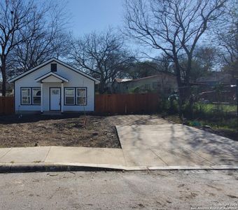 New construction Single-Family house 338 J St, San Antonio, TX 78220 - photo 1 1