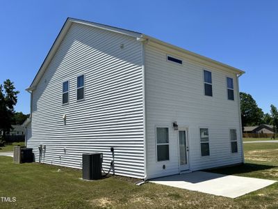 New construction Single-Family house 115 Thompson Drive, Selma, NC 27576 - photo 9 9