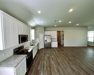 New construction Single-Family house 2105 Cedar Bend Drive, Conroe, TX 77306 - photo 4 4