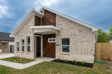 New construction Single-Family house 2426 Frank Henderson Jr Drive, Dallas, TX 75216 - photo 2 2