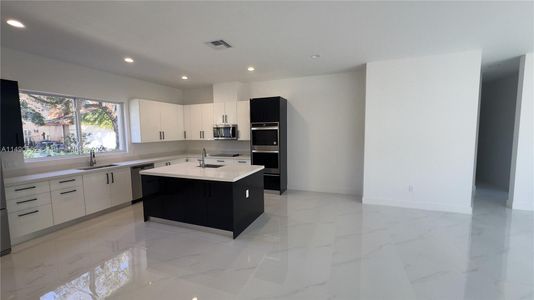New construction Single-Family house 3562 Forest View Circle, Fort Lauderdale, FL 33312 - photo 32 32