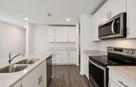 Bright kitchen with premium appliances *real home pictured