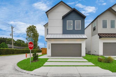 New construction Single-Family house 4403 Abaco Lane, Houston, TX 77045 - photo 0