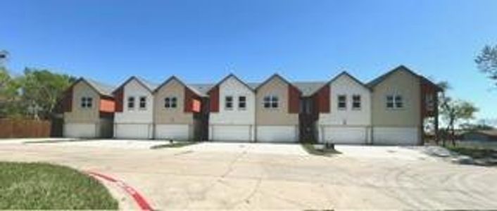 New construction Townhouse house 214 Heritage Court, Seagoville, TX 75159 - photo 8 8