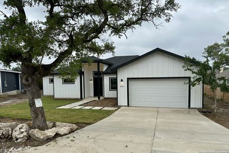 New construction Single-Family house 1640 Rimrock Cove, Spring Branch, TX 78070 - photo 30 30