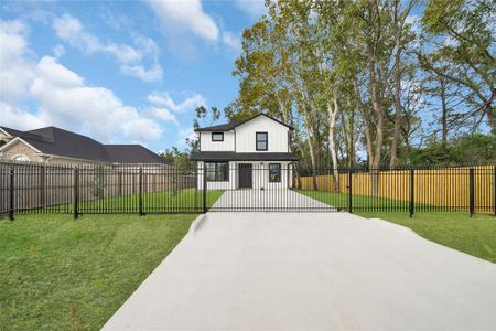 New construction Single-Family house 5733 Howell Street, Houston, TX 77032 - photo 0