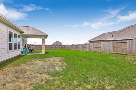 New construction Single-Family house 11107 Youngquist Dr, Mont Belvieu, TX 77535 - photo 27 27