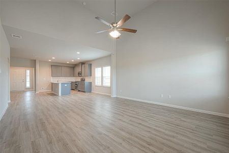 New construction Single-Family house 3230 Falling Brook Drive, Baytown, TX 77521 - photo 8 8