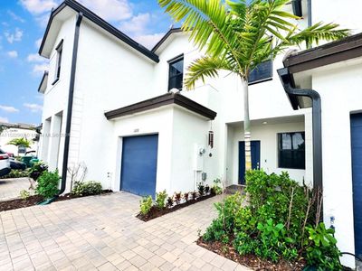 New construction Townhouse house 13118 Sw 232Nd Ter, Unit 13118, Miami, FL 33032 - photo 2 2