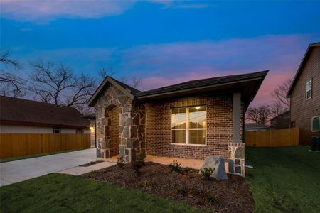 New construction Single-Family house 3716 Eutopia Street, Greenville, TX 75401 Basswood- photo 3 3
