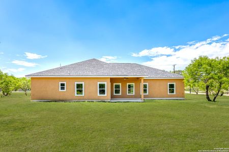 New construction Single-Family house 136 Hidden Ranch, Floresville, TX 78114 - photo 24 24
