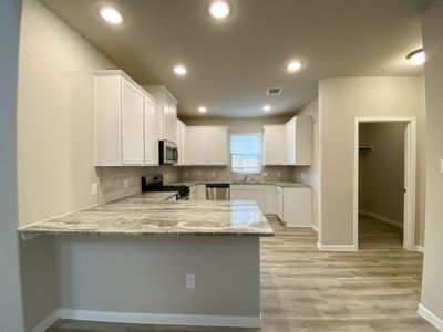 New construction Single-Family house 3327 Falling Brook Drive, Baytown, TX 77521 - photo 9 9