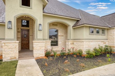 New construction Single-Family house 875 Stone Loop, Castroville, TX 78009 - photo 1 1
