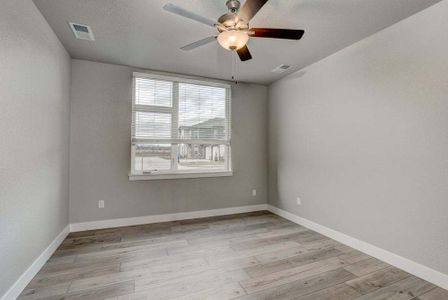 New construction Multi-Family house 330 High Point Drive, Longmont, CO 80504 - photo 12 12